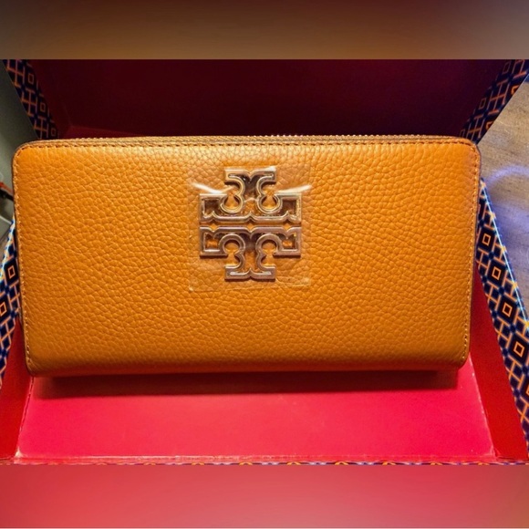 Tory Burch Handbags - Tory Burch Brown Leather Wallet